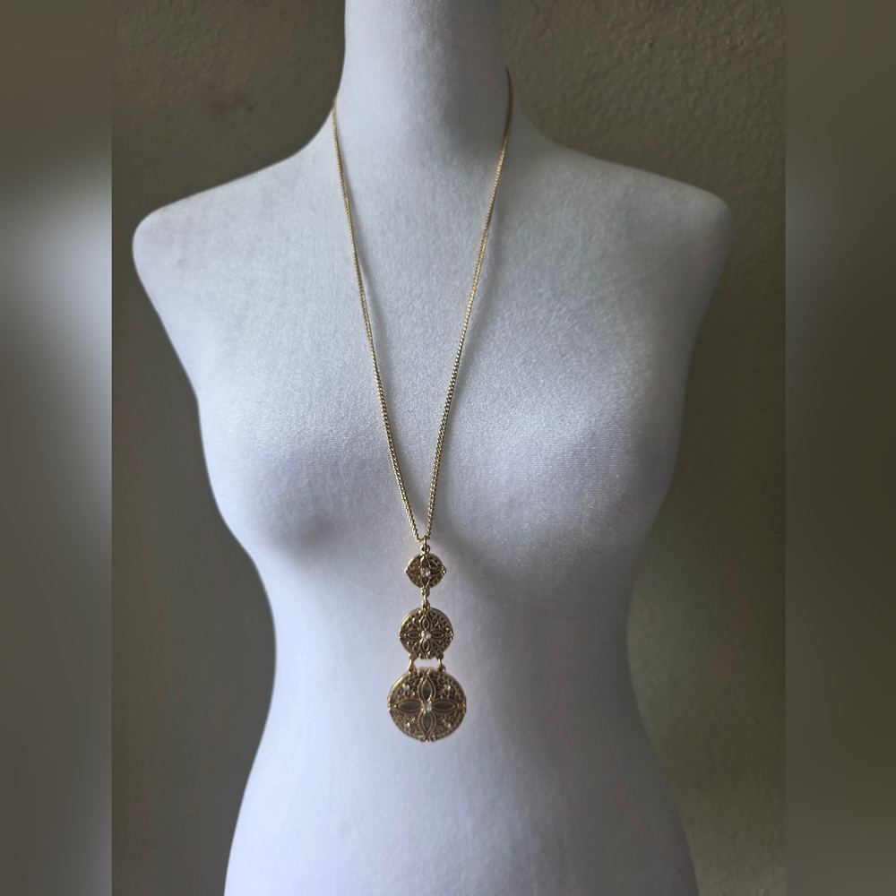 Elegant Gold Toned Pendant Necklace